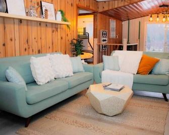 The Mara Waterfront Cottage, Muskoka - Huntsville - Wohnzimmer