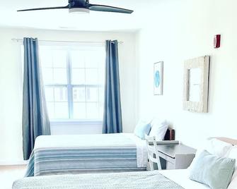 Majestic Waterfront Condo on Rehoboth Bay Minutes From The Beach, Sleeps 8-10 - Lewes - Bedroom