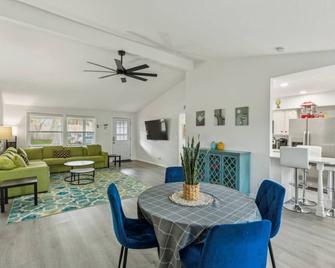 Family Home Near Smu - Richardson - Dining room