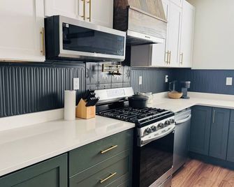 Stylish 2BR-2Bath with Master Suite & Laundry - Atlantic - Kitchen