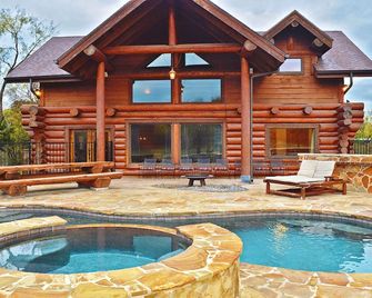 Belle Oaks: Tranquil Lakeside Bliss Awaits! - Kingsland - Pool