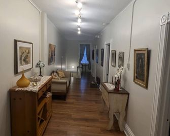 Welcome to the Matt boutique Inn -in the heart of Vankleek Hill. - Vankleek Hill - Hallway