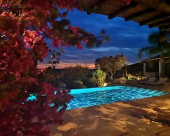 Sharish - Monte Das Estevas - Estremoz - Zwembad