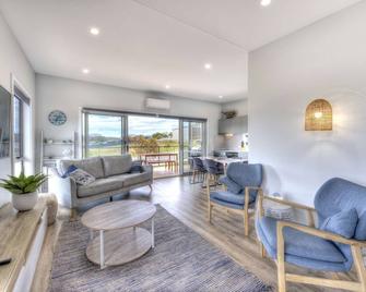 Archella 2 - Coles Bay - Living room