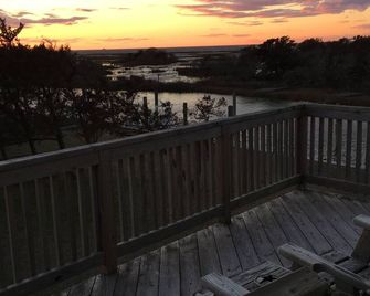 Soundfront Property With Gorgeous Sunsets And Easy Access For Water Sports!! - Hatteras - Balcony