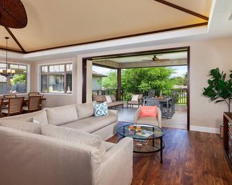 Mauna Kea Sunrise Distinguished 4br Kamilo Home With Private Beach Pass - Puako - Pokój dzienny