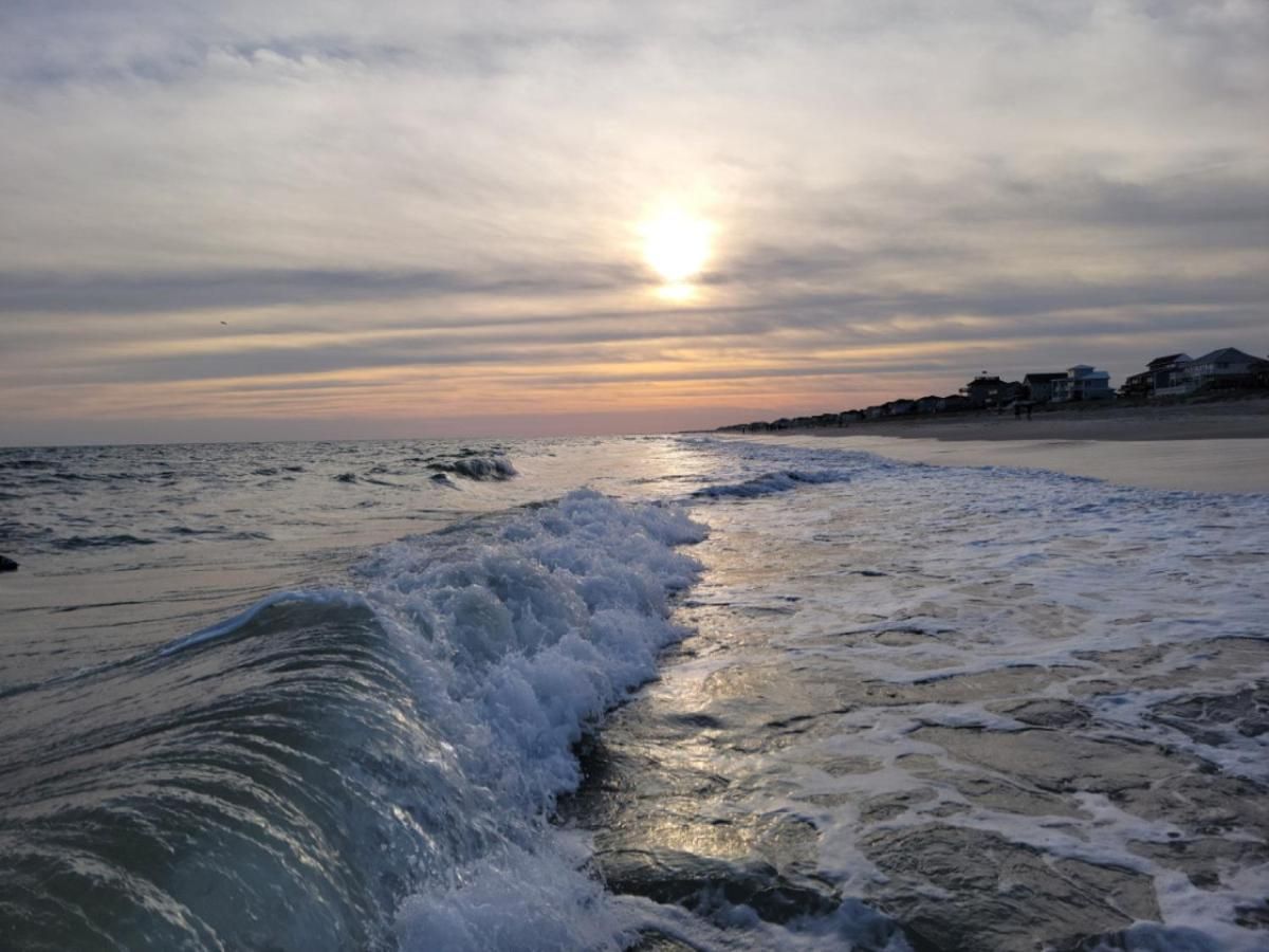 Paradise with a Hottub & Pool, 3 miles to beach