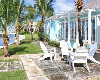 Waterfront House located in Schooner Bay, Abaco - Crossing Rocks - Patio