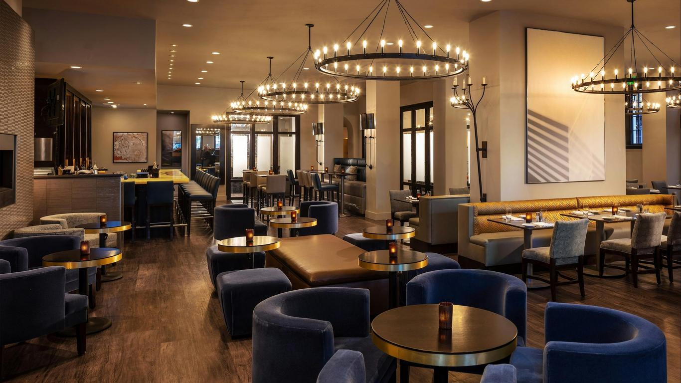 Sheraton Commander Hotel