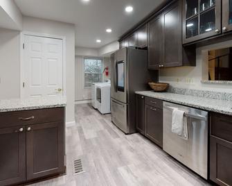 Loveland Farmhouse · 4BR Retreat w/ Pool - Loveland - Kitchen