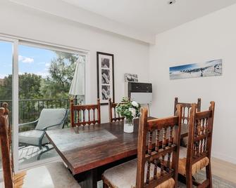 644 A Renovated Condo at a World-Renowned Resort - Free Wifi and Parking - Encinitas - Dining room