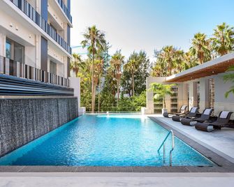 Hotel Sansui Naha Ryukyu Onsen Naminoue-No-Yu - Naha - Pool