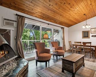 Bay Point 14bu | 1 Bed, 1 Bath - Whitefish - Living room