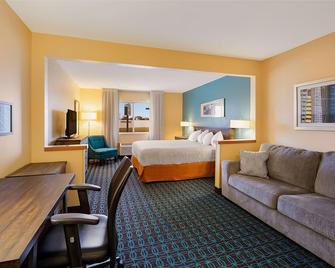 AmericInn by Wyndham Minot - Minot - Bedroom