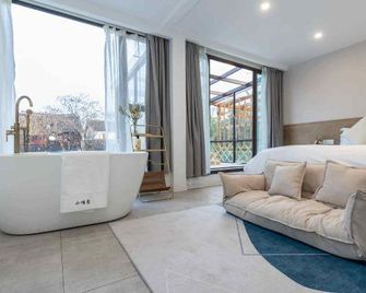 Tongli Xiaoxuanjia Banxia Weiliang Homestay - Suzhou - Sala de estar