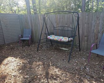 2025 Build For Your Comfort! - Conroe - Innenhof