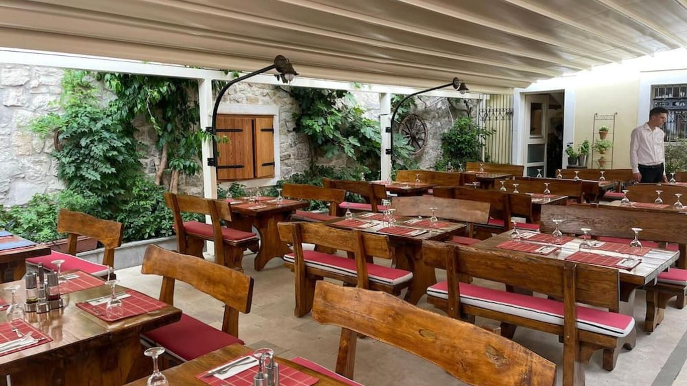 Aspalathos Residence