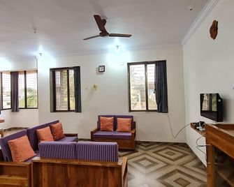 Kashinath Bungalow - Alibag - Living room