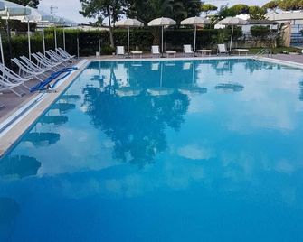 Hotel Ristorante Al Canto delle Sirene - Terracina - Pool