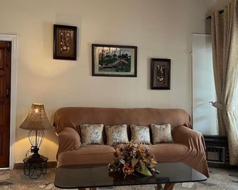 Three-Bedroom Holiday Home - Abbottabad - Living room