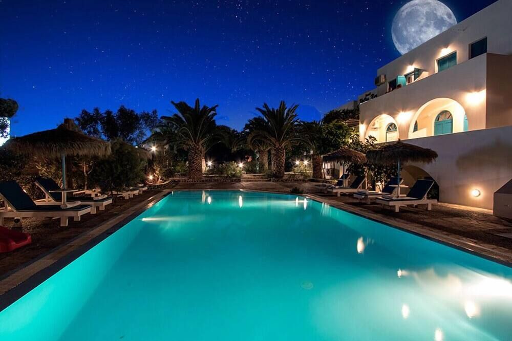 بيترا نيرا - باريسا - حوض السباحة