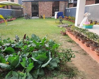 Rishani-alay - An Exclusive Affair by the Ganges - Roychak - Outdoor view