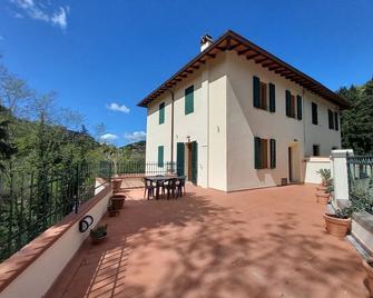 Casa Foresto, Vallombrosa, wifi, pet friendly - Tosi - Balcón