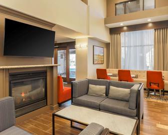 Hampton Inn & Suites Windsor - Sonoma Wine Country - Windsor - Living room