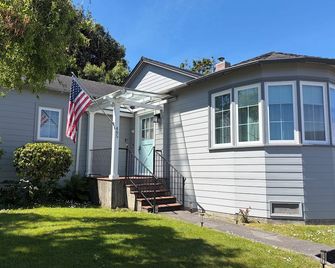 Charming private home perfectly located in the heart of Ferndale. - Ferndale - Будівля