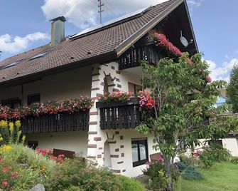 Haus Hubertus - Enzklösterle - Gebäude