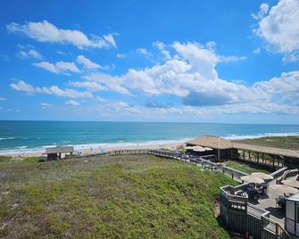 Ramada Plaza by Wyndham Nags Head Oceanfront - Kill Devil Hills - Strand
