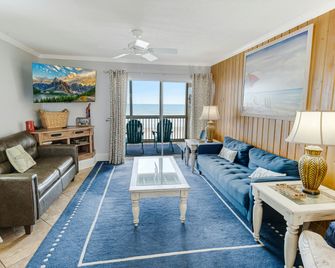 Oceanfront Litchfield Inn - Pawleys Island - Living room