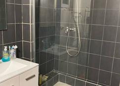 Apartment 3 Rooms Wifi And Parking - Orly - Salle de bain