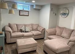 My little place \nCozy Open concept for quiet time. - Stratford - Living room