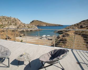 Beachfront Villa Kyma - Your own Private paradise - Kaloi Limenes - Balcón
