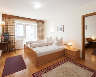 Hotel Bernhard Am See - Walchsee - Bedroom