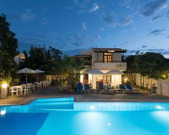 Proimos Maisonnettes - Platanias - Басейн