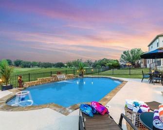 Serene Views with Heated Pool - Sleeps 10 - Pet Haven - Cibolo - Pool