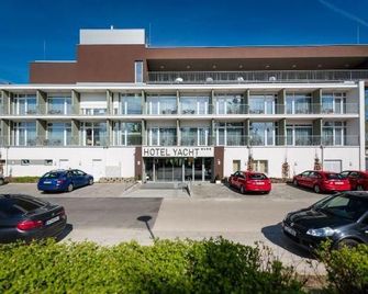 Hotel Yacht Wellness & Business - Siófok - Building