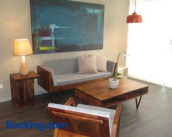 The Train Apartments Santa Ana - Santa Ana - Living room
