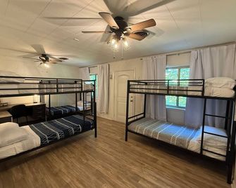 Darbonne Ranch House - 12 beds! - Farmerville - Bedroom