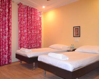 Tara Guest House - Varanasi - Bedroom