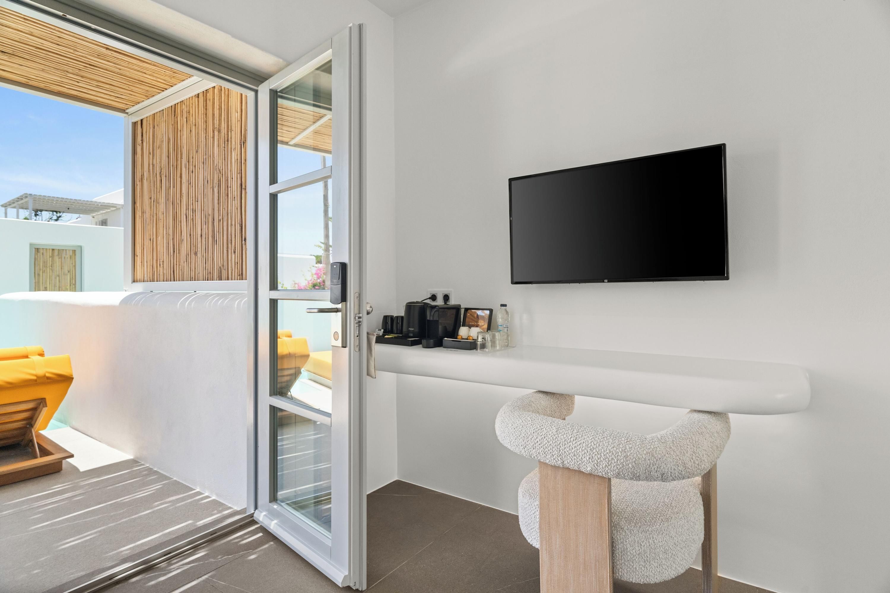 Mr & Mrs White Paros Suites & More - Naousa