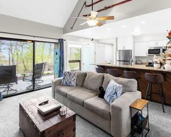 Ready For Ski Season! Book Now! - Nellysford - Living room