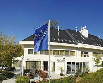 Hotel Michael - Prague - Building