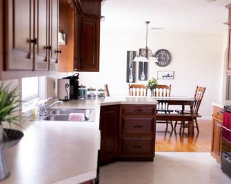Cozy Home In The Middle Of Amish Country - Ronks - Kitchen