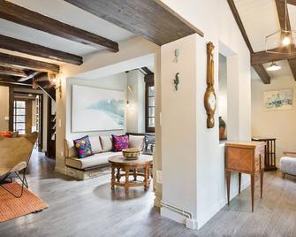 Luderna - Casa con terraza dera Aubeta - Garòs - Sala de estar