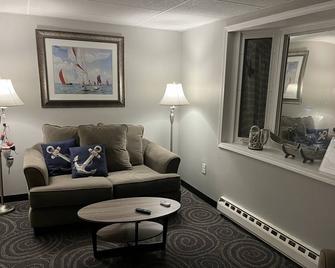 The Beachside - Sylvan Beach - Living room