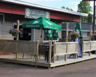 Stonehouse Motel and Restaurant - Truro