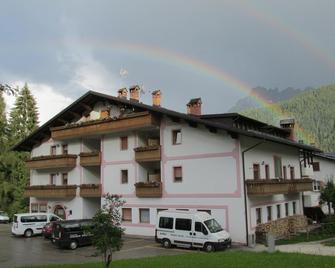 Hotel Garnì Miramonti - Falcade - Gebouw